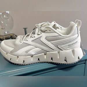 Reebok Dynamica size 8 sneakers